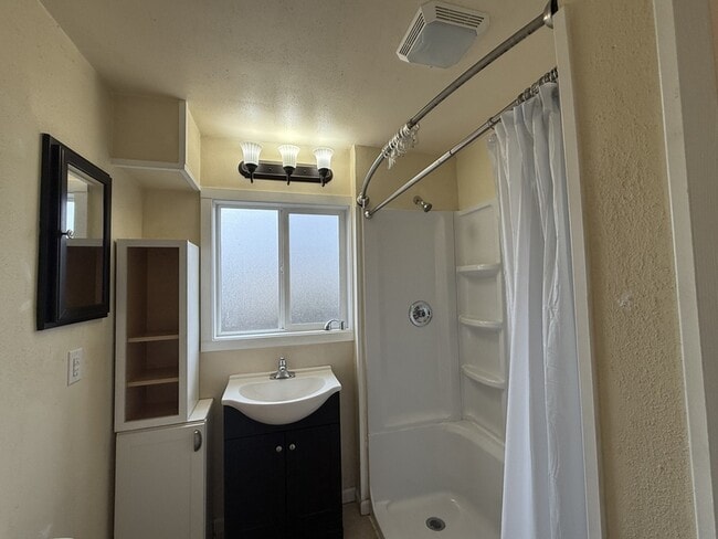 Building Photo - 2347 Cannon Ave