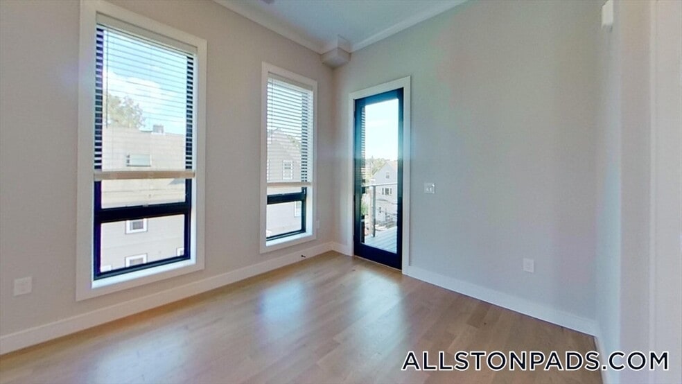 Building Photo - 16-18 Highgate St.