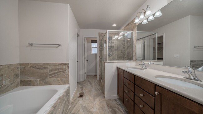 Building Photo - Beautiful 2 Story home in North Fork