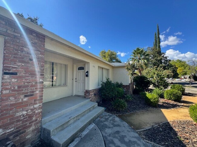 Building Photo - Charming Updated 4-Bedroom Home in the Garden Tract – Hardwood Floors, Central Air, 2-Car Garage ...