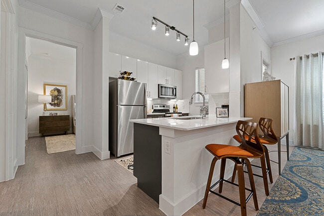 Building Photo - Luxe at Mercer Crossing