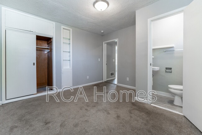 Building Photo - 724 E Pleasant Run Parkway North Dr