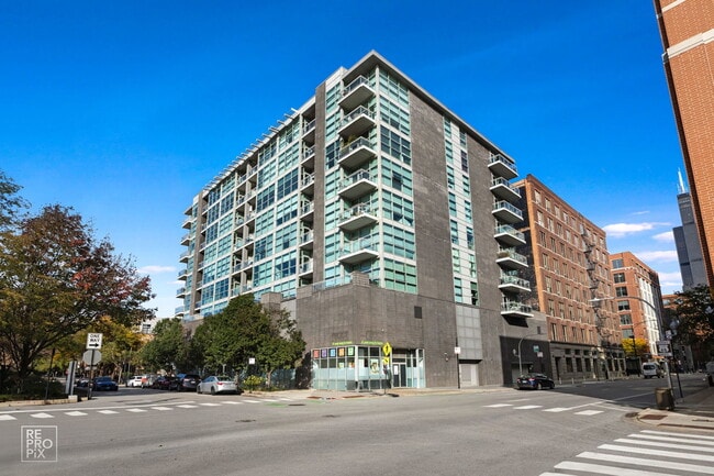 Primary Photo - 225 S Sangamon St