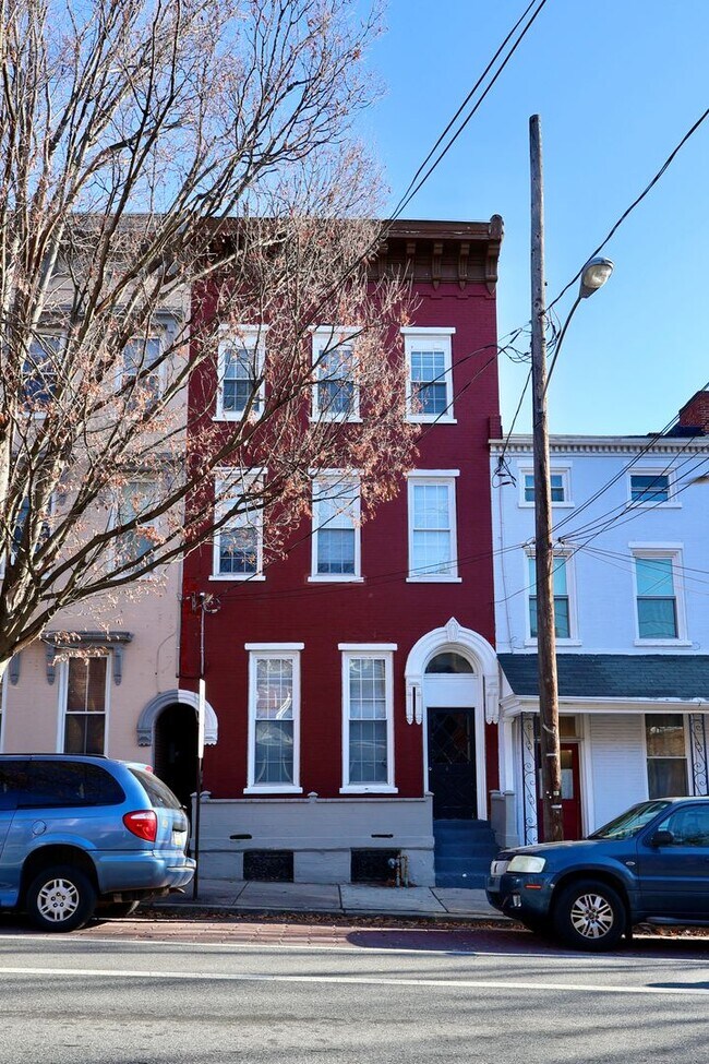 Building Photo - 343 N Mulberry St