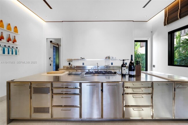 Building Photo - 200 W Rivo Alto Dr