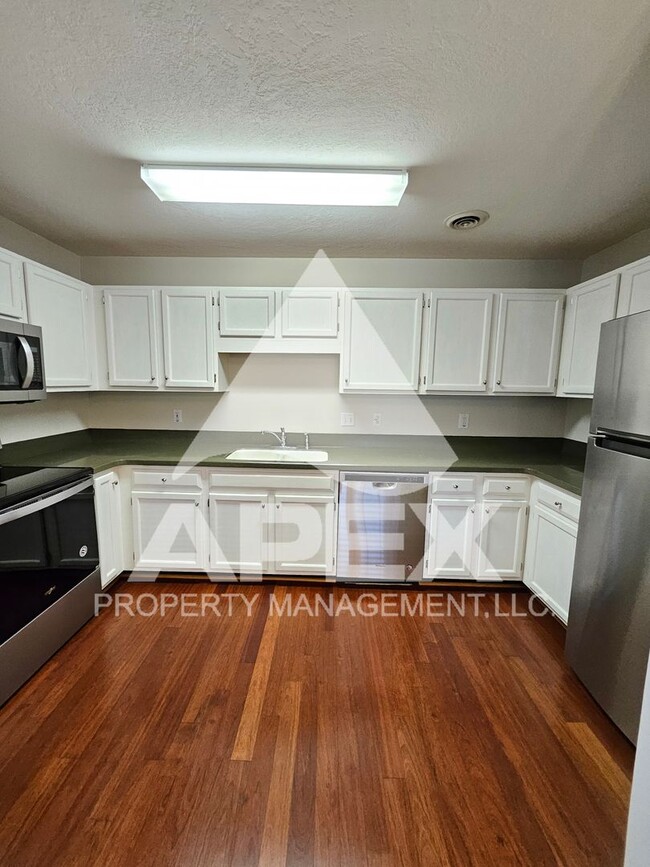 Building Photo - Stunning 2 Bd-2 Ba Condo with 1-Car garage...