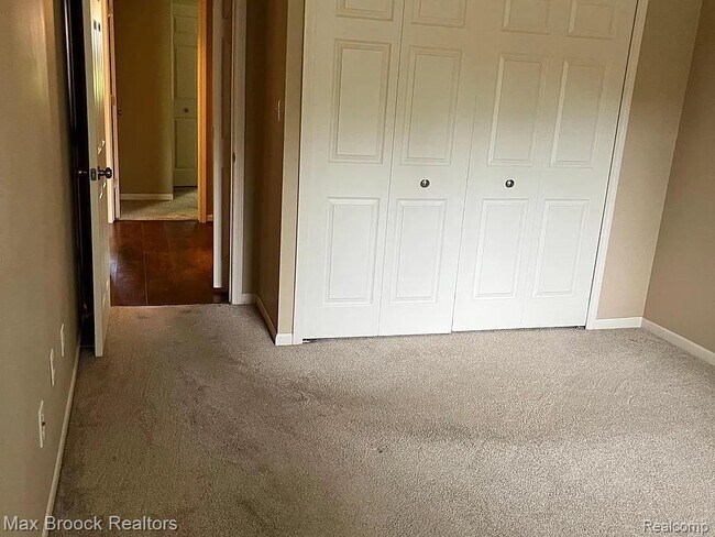 Building Photo - 42491 Plymouth Hollow Dr