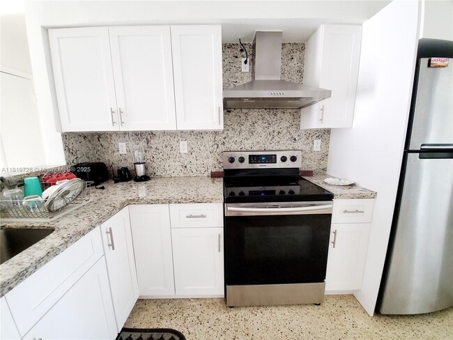 Building Photo - 55 SW 77th Ave