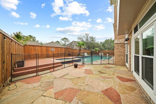 Building Photo - 2654 Milburn Dr
