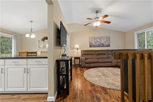 Building Photo - 374 Gardiner Rd