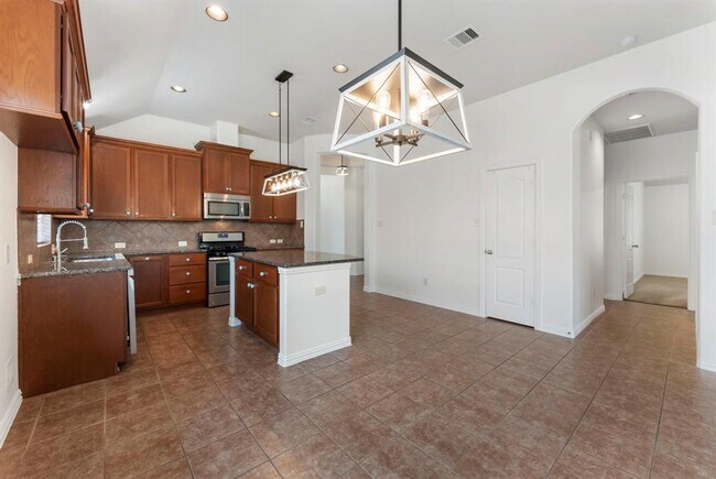 Building Photo - 28519 Lockeridge View Dr