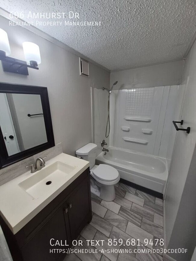 Building Photo - 606 Amhurst Dr