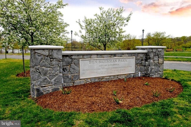 Building Photo - 6135 Edsall Rd