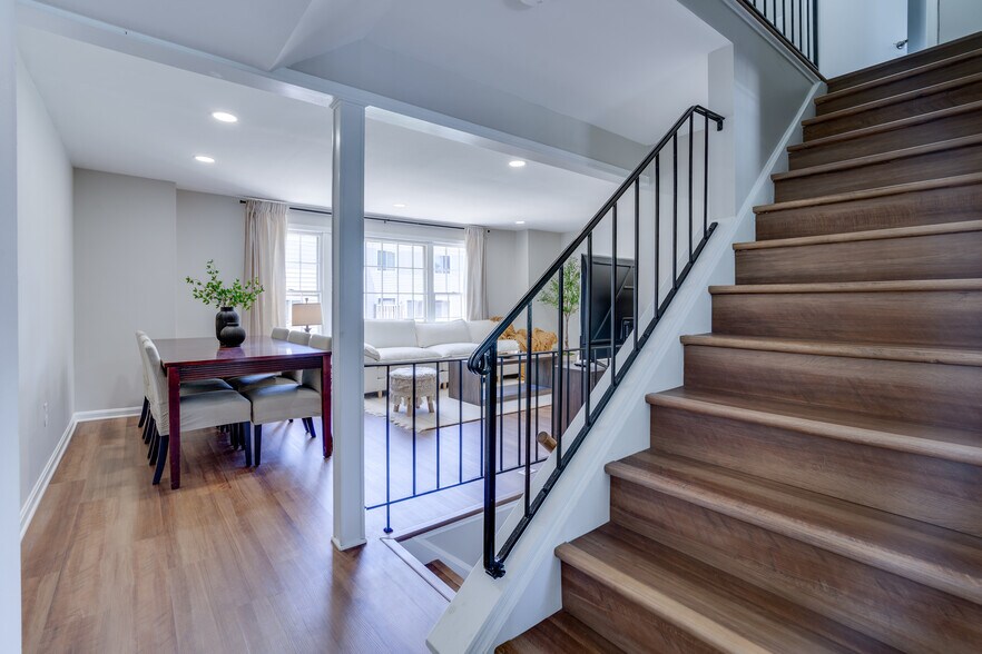 Dining Room - 8056 Central Park Dr