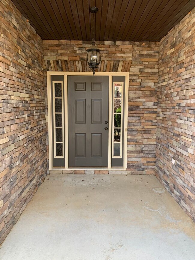 Building Photo - 1329 Tulip Ct