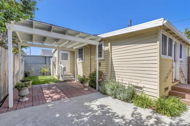 Building Photo - 1358 Fremont St