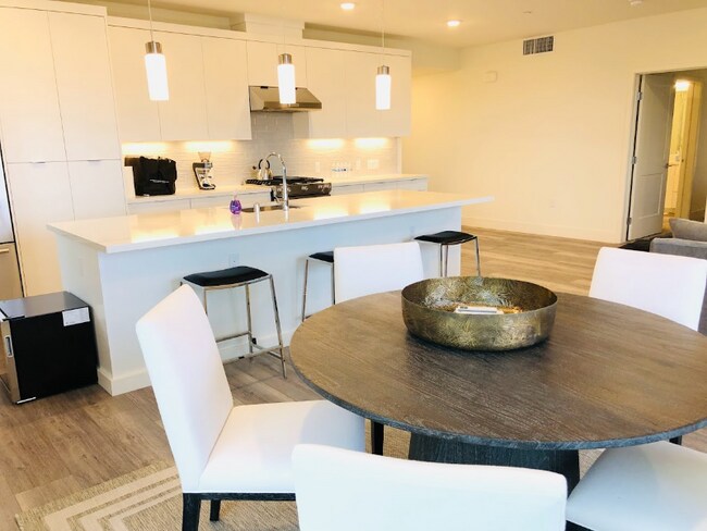 Building Photo - 3578 Rambla Pl