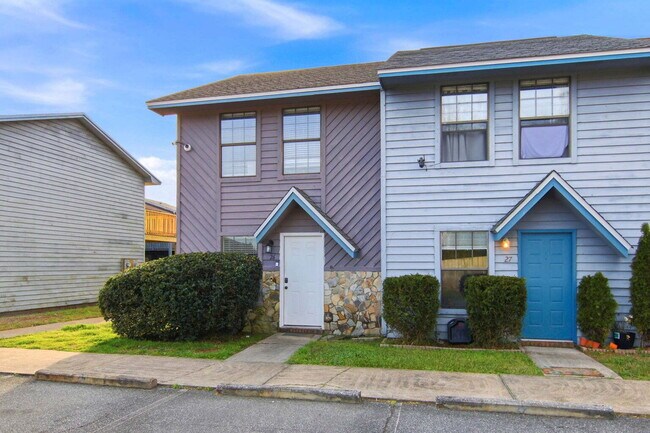 Building Photo - "Charming 2-Bed Townhouse Retreat in Fort Walton Beach – Perfect Comfort in 967 Sq Ft!"