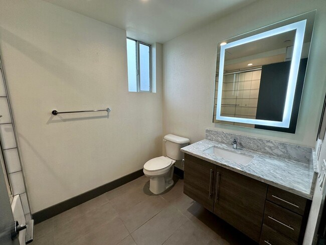 Interior Photo - kit692