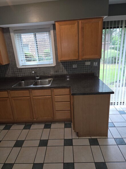 Building Photo - 346 E Rimini Ct