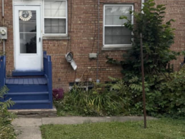 Building Photo - 1376 Wentworth Ave