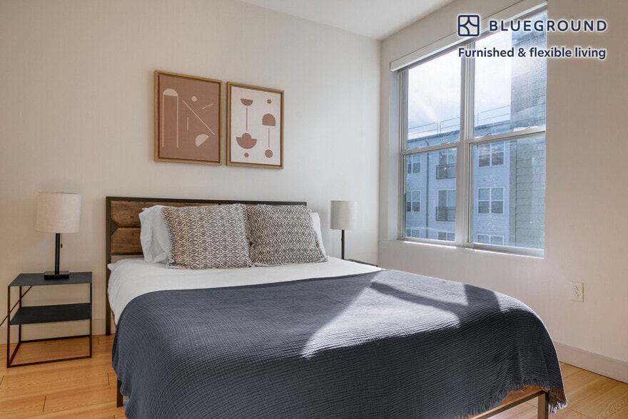 Building Photo - 320 D St