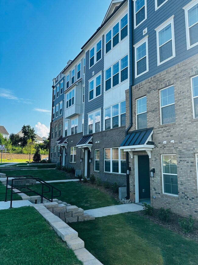 Building Photo - 607 Mkt Grv Dr