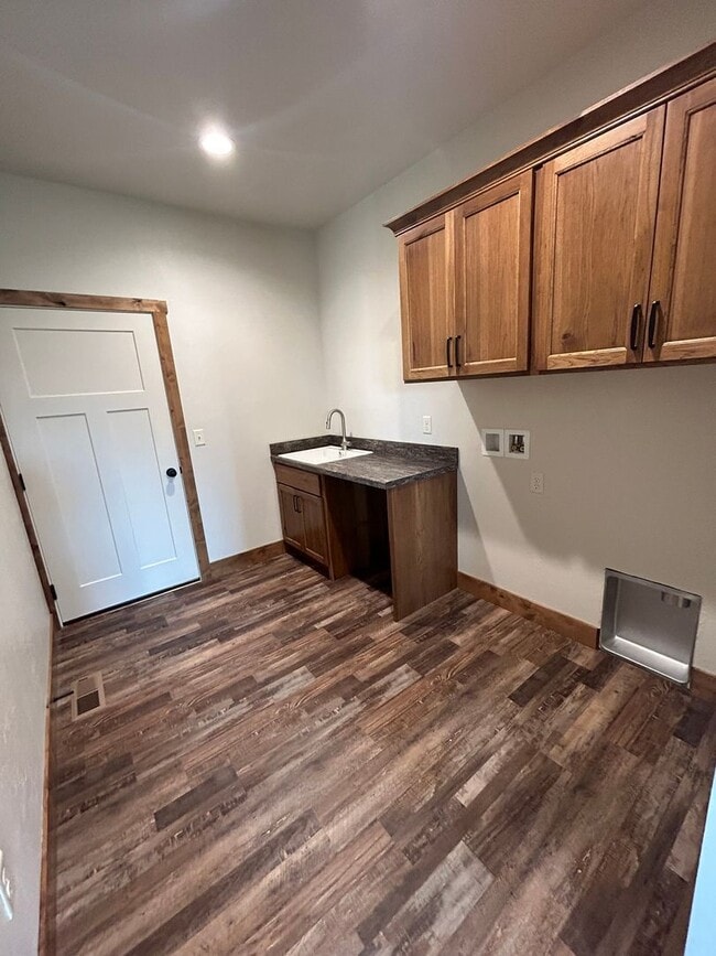 Building Photo - Beautiful Home in Rural Setting