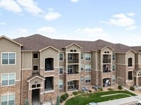 Building Photo - 2BR Condo w/ Fireplace, In-Unit Laundry & A/C in Parker