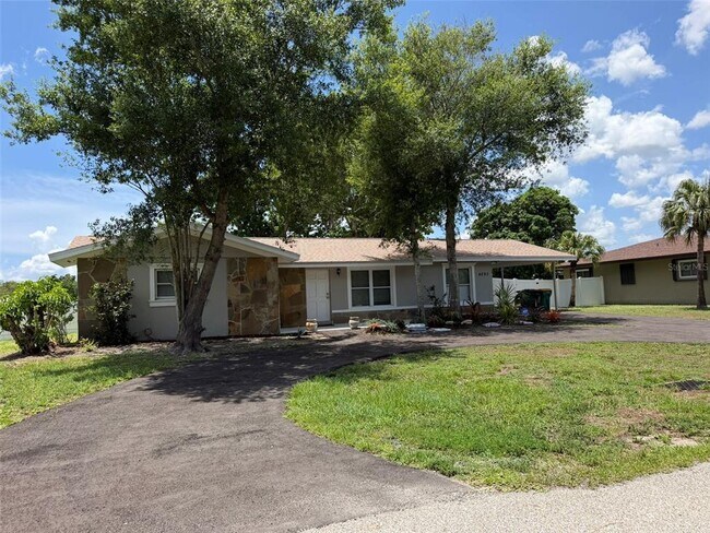 Building Photo - 4093 Drance St