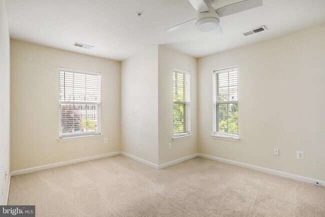 Building Photo - 23210 Roberts Tavern Dr