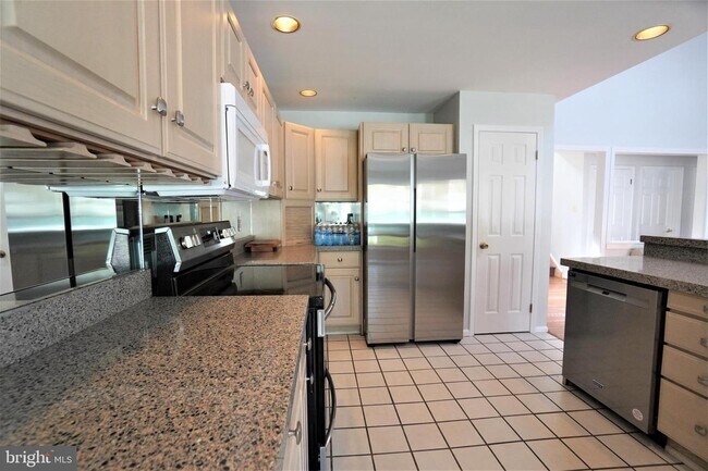 Building Photo - 104 Hidden Creek Dr