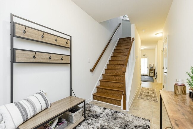 Building Photo - Gorgeous and Modern Home Available