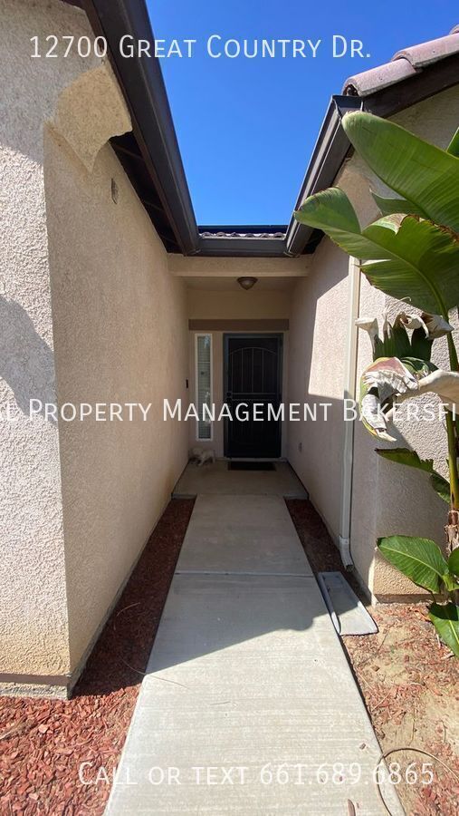 Building Photo - 12700 Great Country Dr