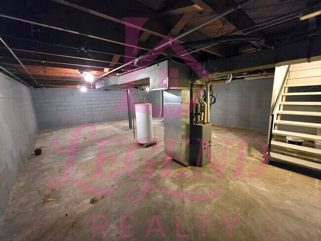 Building Photo - Charming 3-Bedroom with Huge Yard & Covered Patio