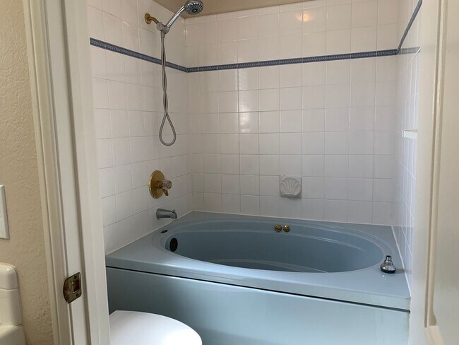 Building Photo - Newly updated 3 bedroom home in Menifee av...