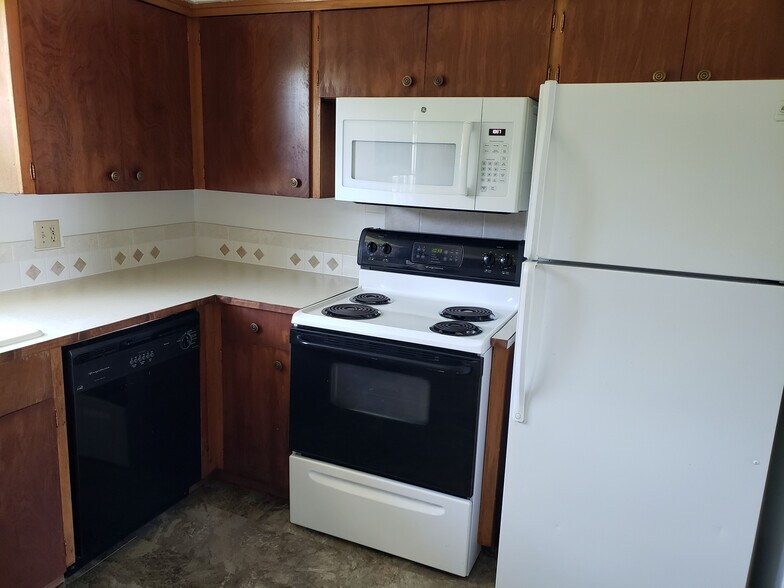 Kitchen - 12202 E 10th Ave