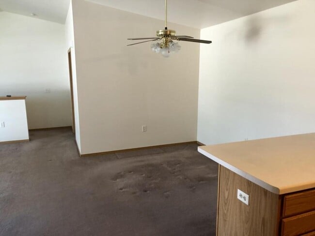 Building Photo - 451 Linden Dr