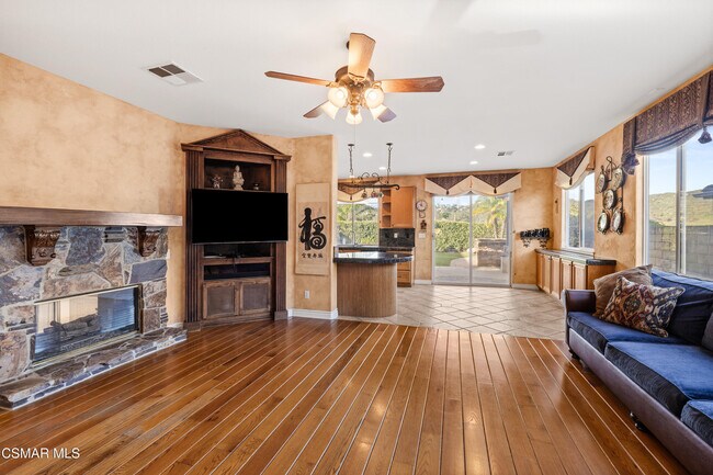 Building Photo - 615 Camino Del Lago