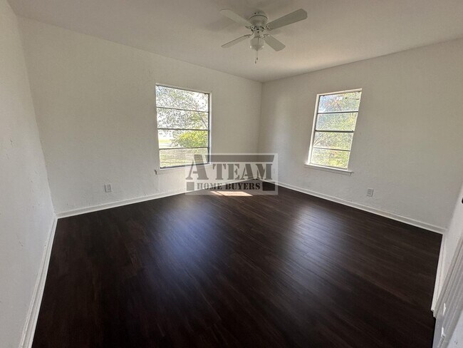 Building Photo - Renovated 2 Bed 1 Bath house for rent in Trinidad!