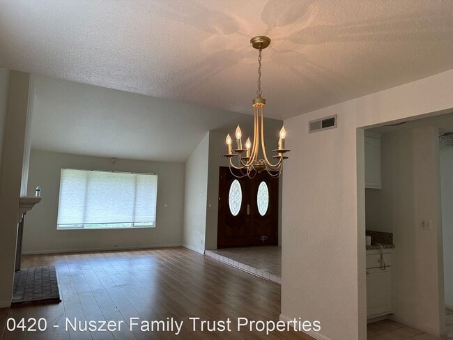Building Photo - 4 br, 3 bath House - 3107 Highland View Drive