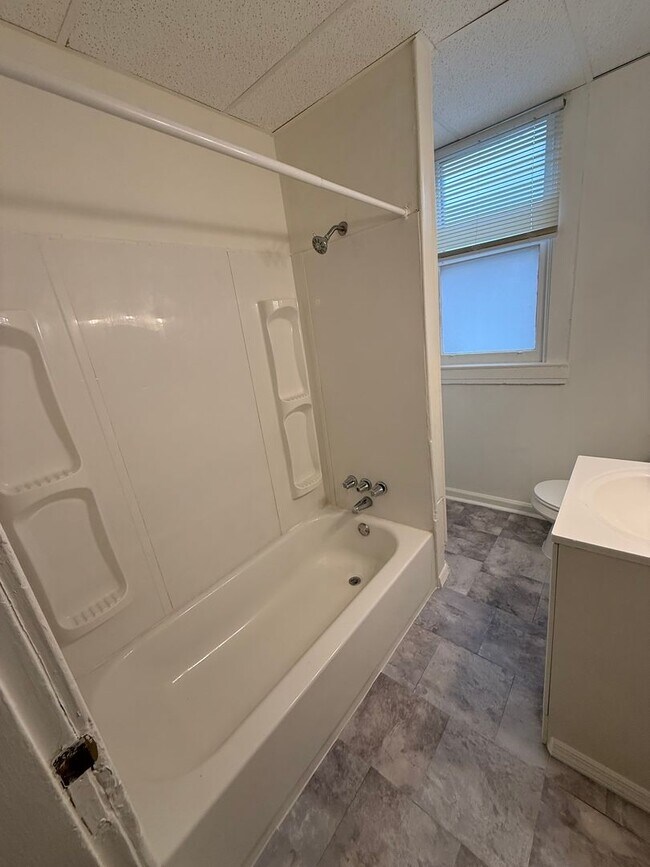 Building Photo - 809 S Fred Shuttlesworth Cir