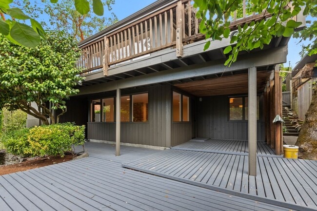 Building Photo - 3bd/2.5ba Seattle House