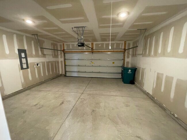 Building Photo - 5175 Yellowstone Dr