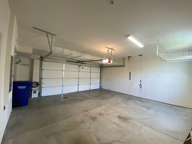 Building Photo - 3 bedroom 2.5 home with Canyon view in San Marcos!