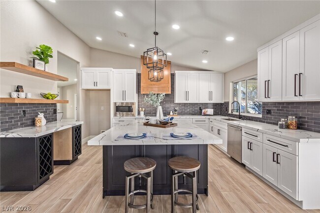 Building Photo - 4785 N Grand Canyon Dr