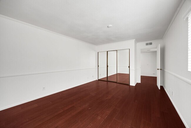 Building Photo - 3 Bed, 3 Bath townhome in Woodbridge Village