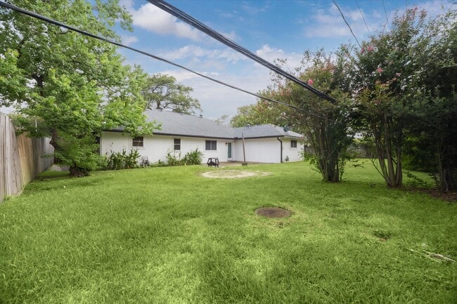 Building Photo - 10522 Barwood Dr