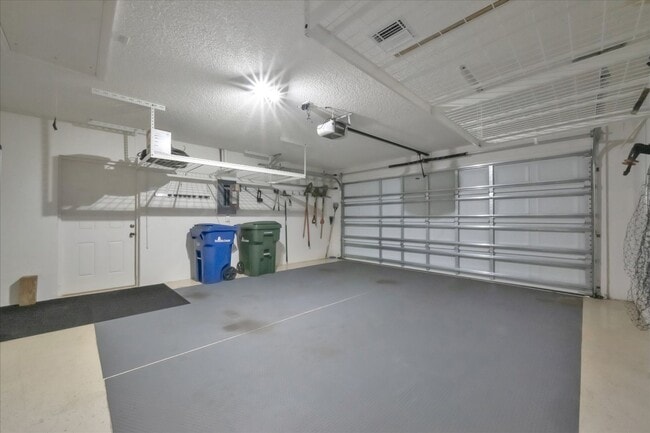 Building Photo - 3BR/2.5BA Private Pool Home | Chestnut Creek Community in Venice