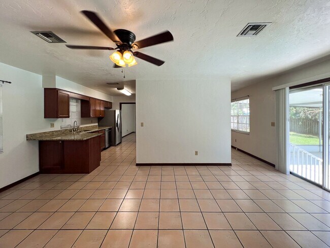 Building Photo - 3BR/2BA Pet Friendly Pool Home in McIntosh...